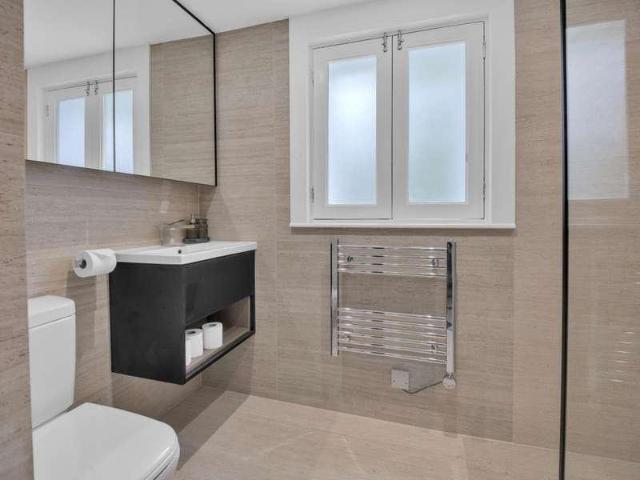 Flat for sale in North Kensington, Greater London