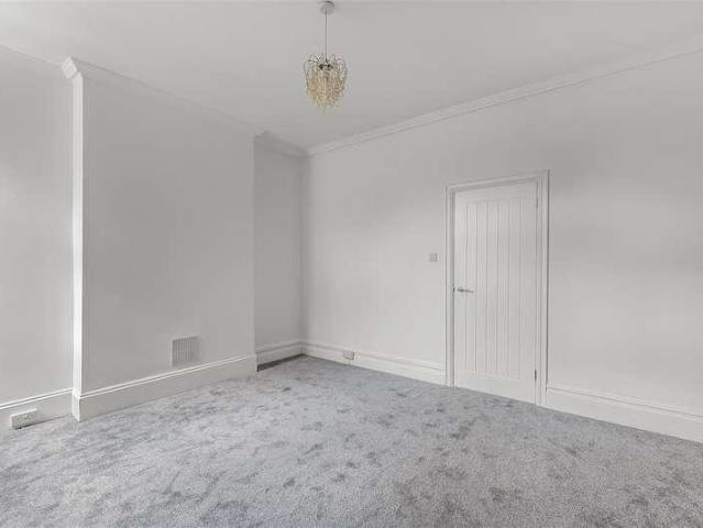 Flat for sale in London Borough of Croydon, South Norwood