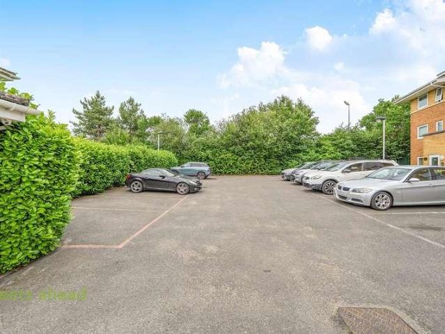 Flat for sale in London Borough of Croydon, Greater London