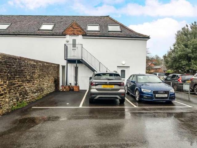 Flat for sale in Holloway Hill, Fole