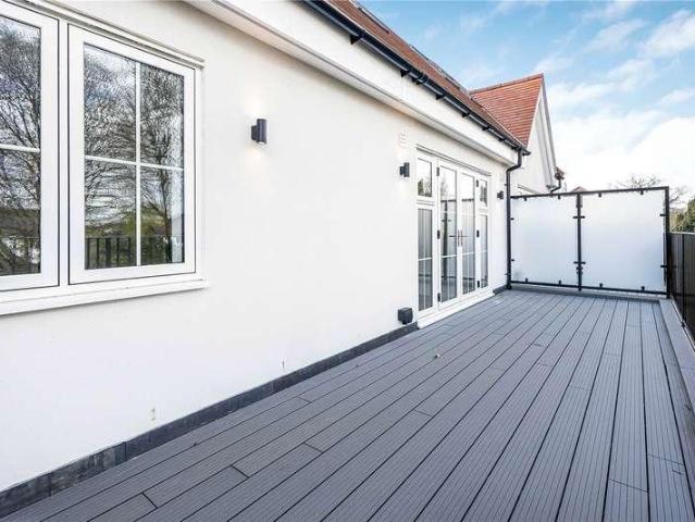 Flat for sale in Cockfosters, Greater London