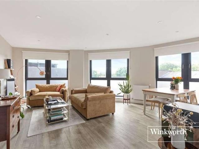 Flat for sale in London Borough of Barnet, Greater London