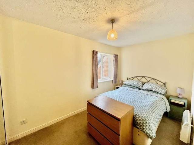 Flat for sale in North Watford, Hertfordshire