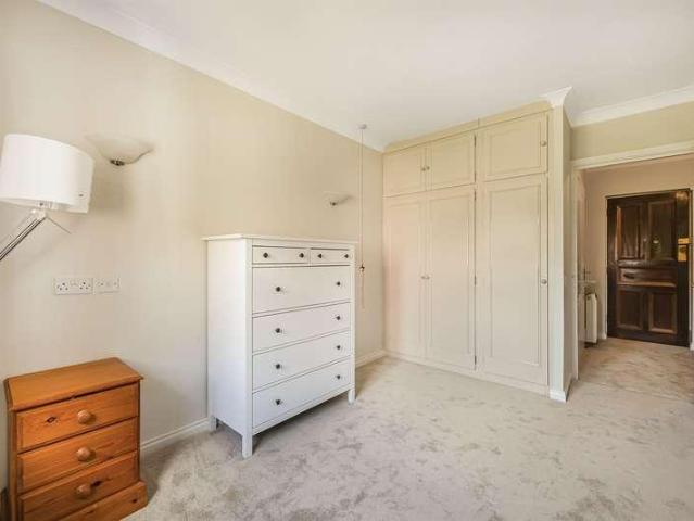 Flat for sale in Lunnon, Buckinghamshire
