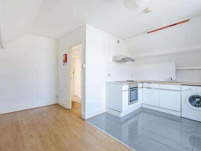 Flat for sale in Peckham, Greater London