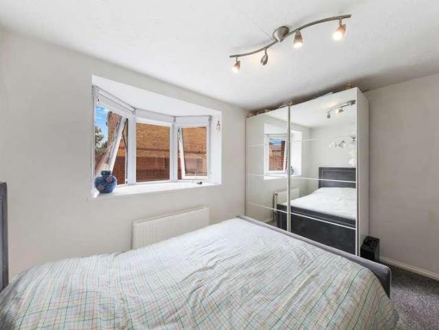 Flat for sale in Croydon, Broad Green
