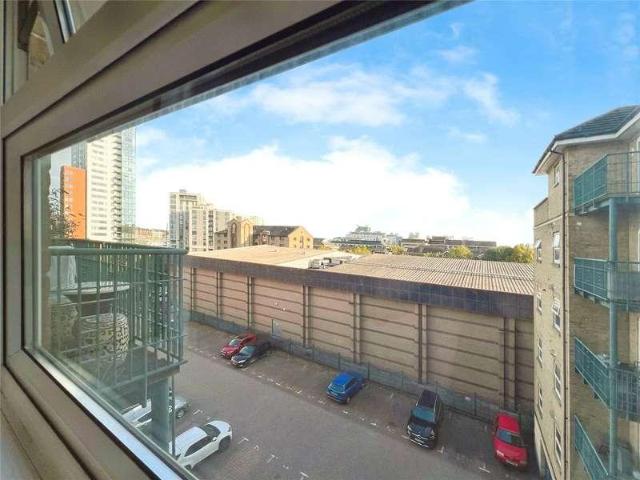 Flat for sale in Ocean Village, City Of Southampton