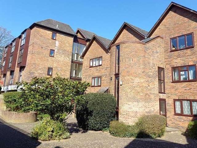 Flat for sale in Hampshire