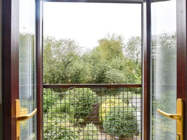 Flat for sale in Fole, Surrey