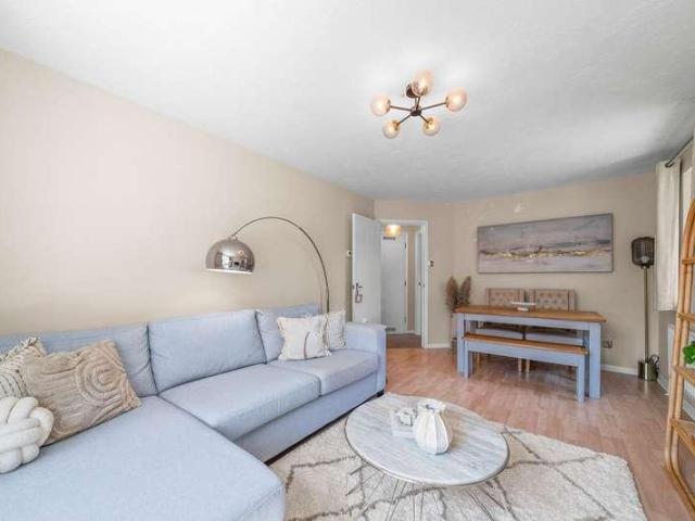 Flat for sale in Blackhills, Surrey