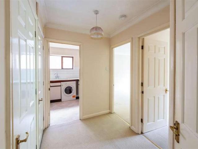 Flat for sale in Red Hill, Surrey