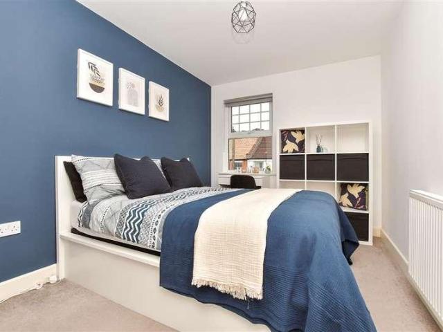 Flat for sale in Kenley, Kenley