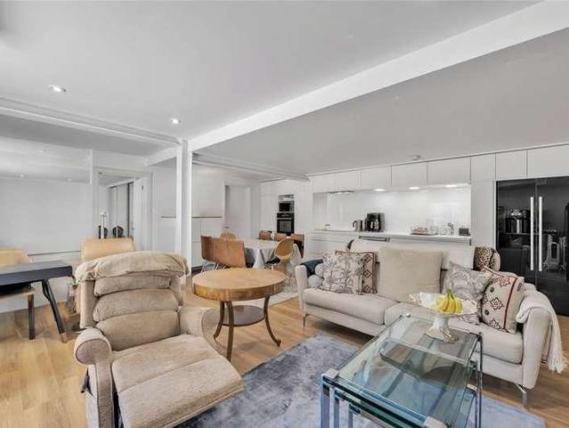 Flat for sale in St. John's Wood, Greater London