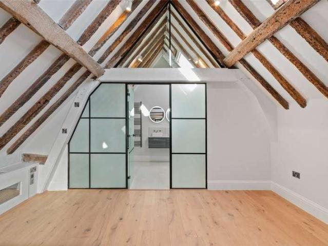 Flat for sale in Holloway Hill, Fole