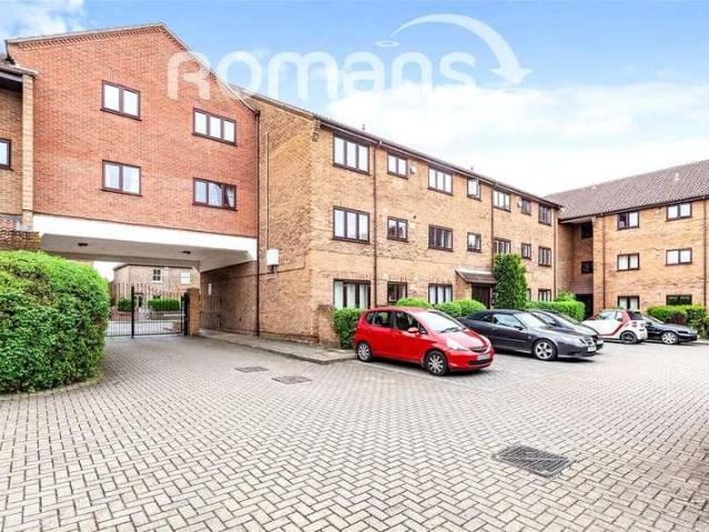 Flat for sale in Windsor, Spital