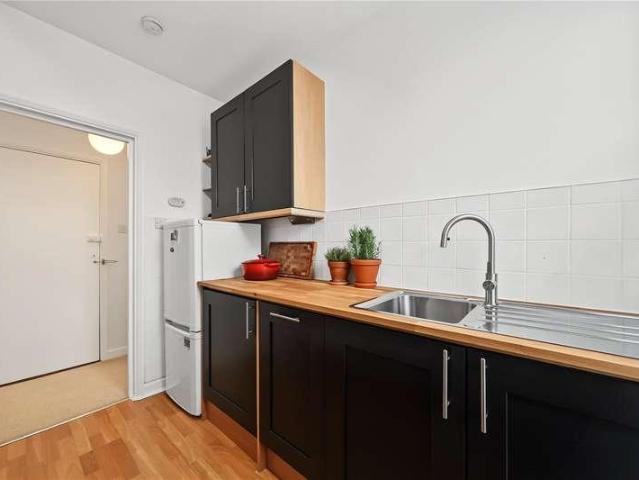 Flat for sale in Islington, Canonbury