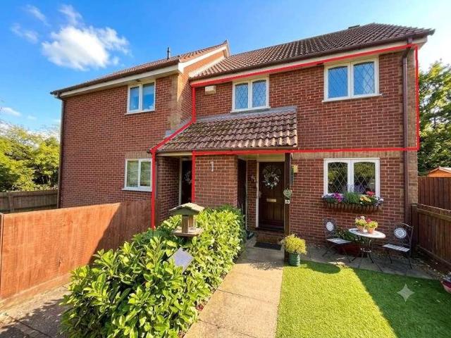 Flat for sale in Olney