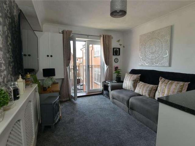 Flat for sale in Horseport, Ashurst Bridge