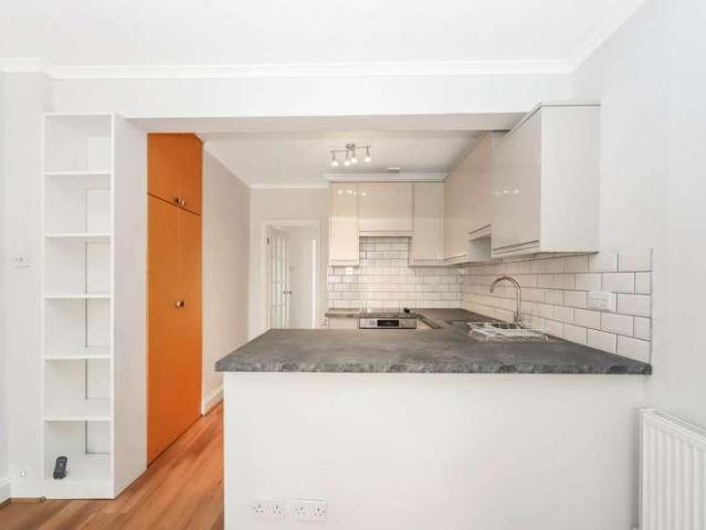 Flat for sale in Pouchen End, Hertfordshire