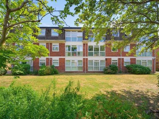 Flat for sale in London Borough of Ealing, Hanwell