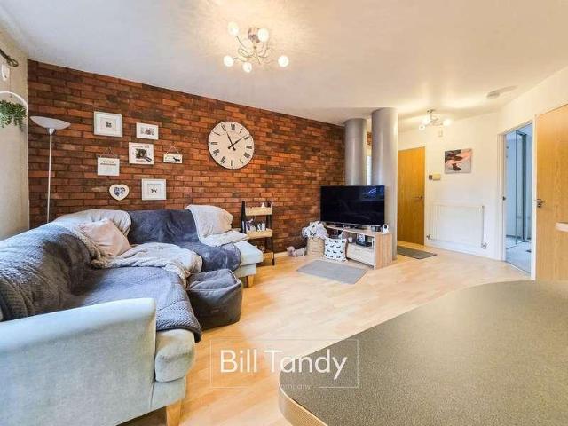 Flat for sale in Lichfield, Boley Park