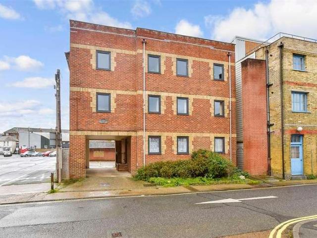 Flat for sale in Osborne, East Cowes