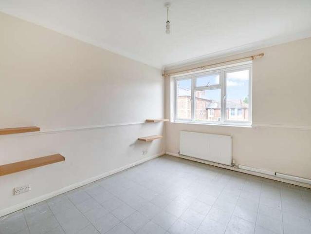 Flat for sale in Wotton Pitch, Gloucester