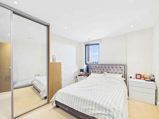 Flat for sale in Old Kent Road, Greater London