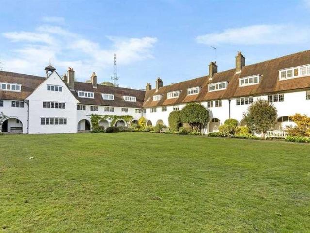 Flat for sale in Golders Green, Greater London