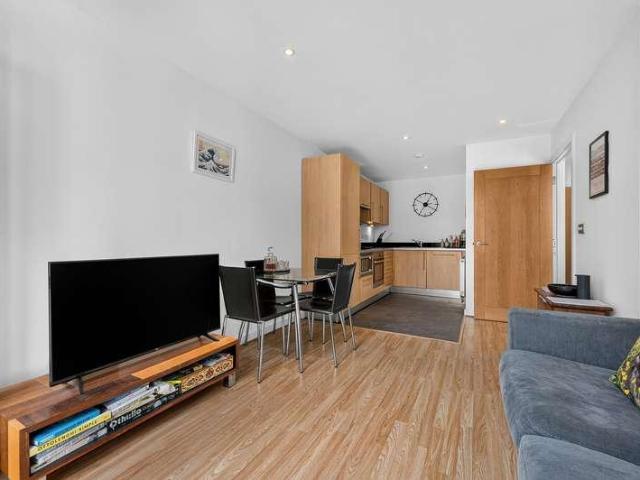 Flat for sale in Highbury, Greater London