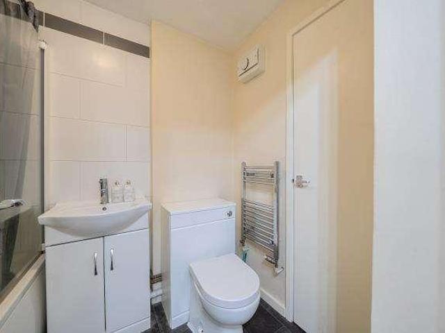Flat for sale in Wash Common, Enborne
