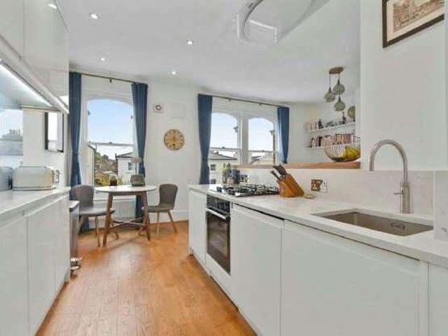 Flat for sale in Archway, Greater London
