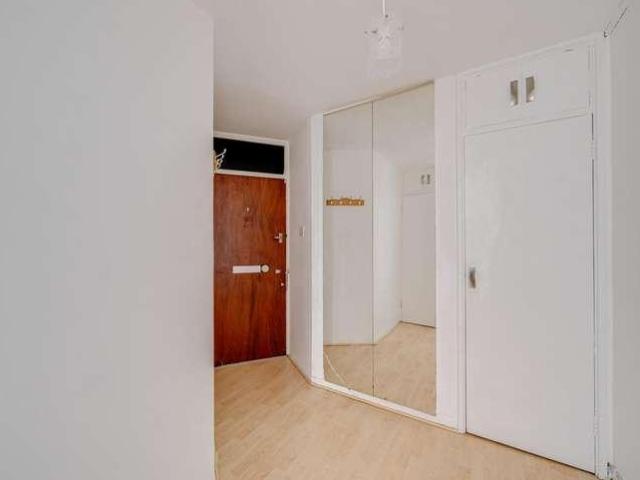 Flat for sale in Muswell Hill, Greater London