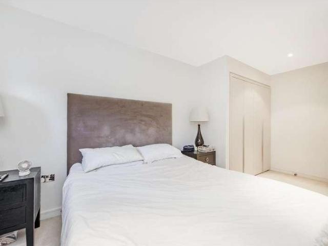 Flat for sale in Pimlico, Greater London