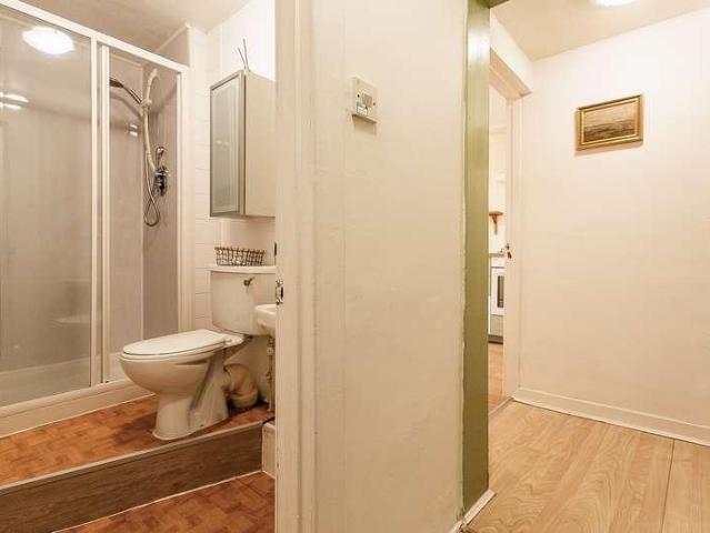Flat for sale in North Leith, Leith