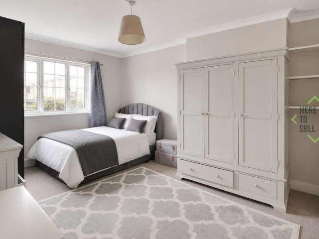 Flat for sale in New Barnet, Greater London