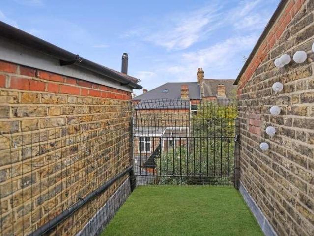 Flat for sale in London Borough of Lewisham, Greater London