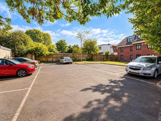 Flat for sale in London Borough of Waltham Forest, Greater London