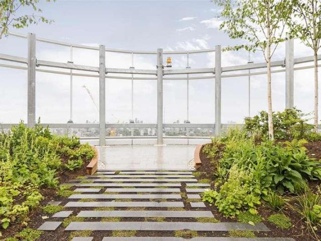 Flat for sale in Vauxhall, Greater London