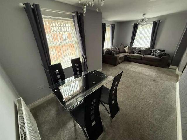 Flat for sale in Shirley, West Midlands