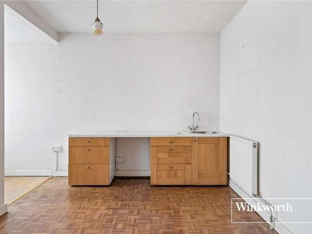 Flat for sale in Finchley, Isle Of Man