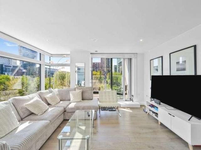 Flat for sale in Isle Of Dogs, Greater London