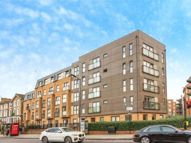 Flat for sale in Shacklewell, Greater London