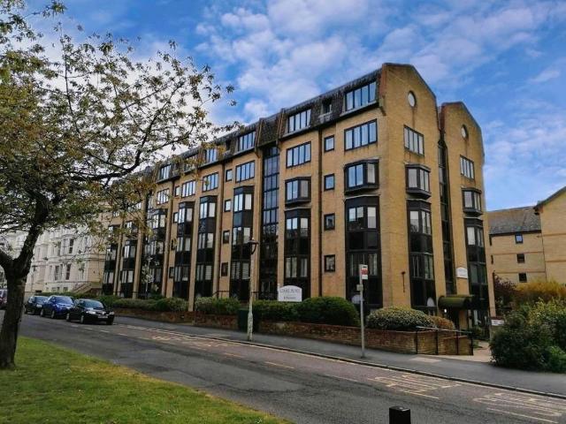 Flat for sale in Folkestone, Lynwood
