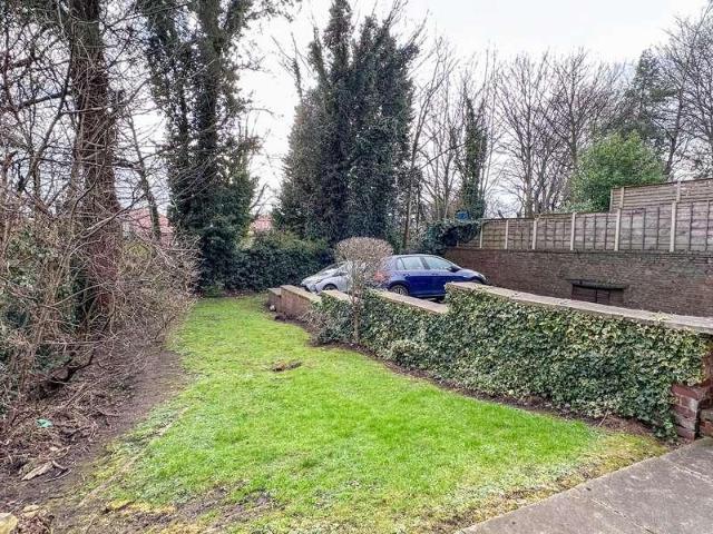 Flat for sale in Cheadle, Greater Manchester