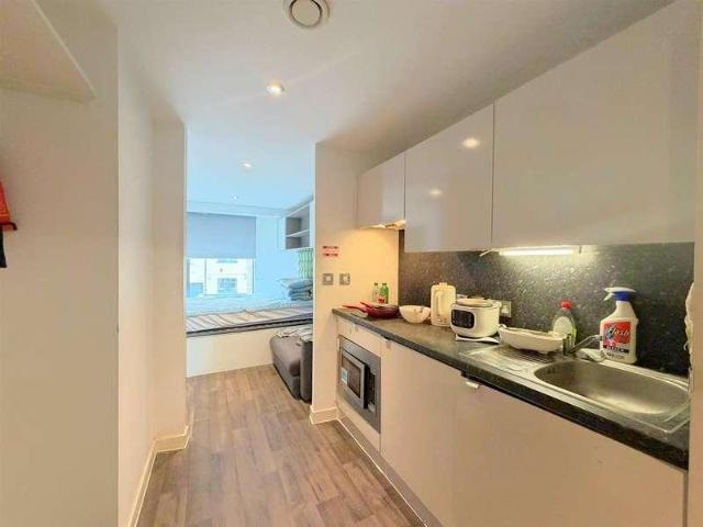Flat for sale in Bede Island, Old Wharf