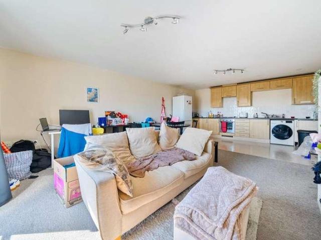 Flat for sale in Guildford Park, Westborough