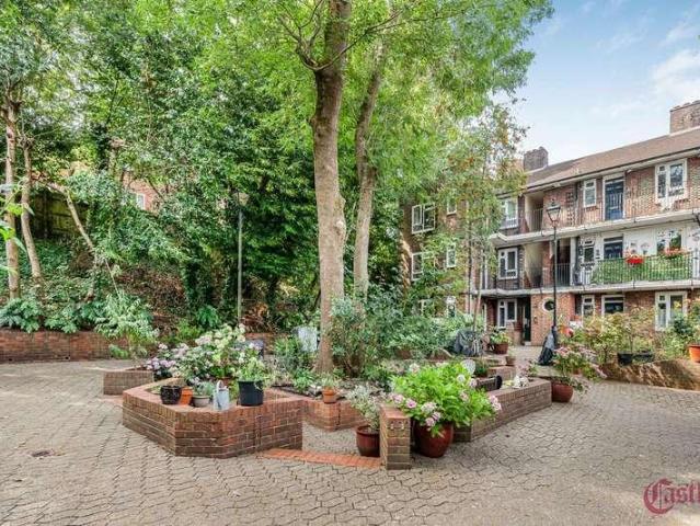 Flat for sale in London Borough of Haringey, Greater London