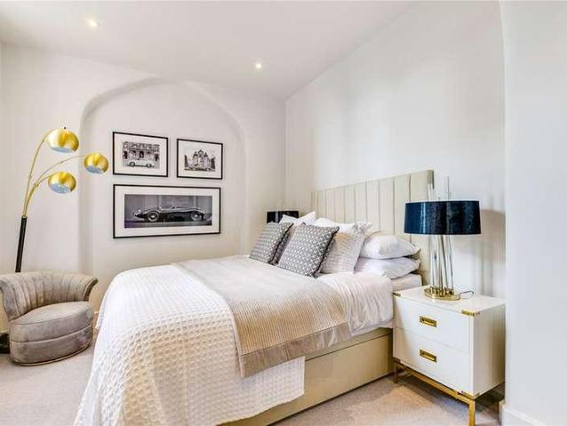 Flat for sale in Springfield Village, Greater London
