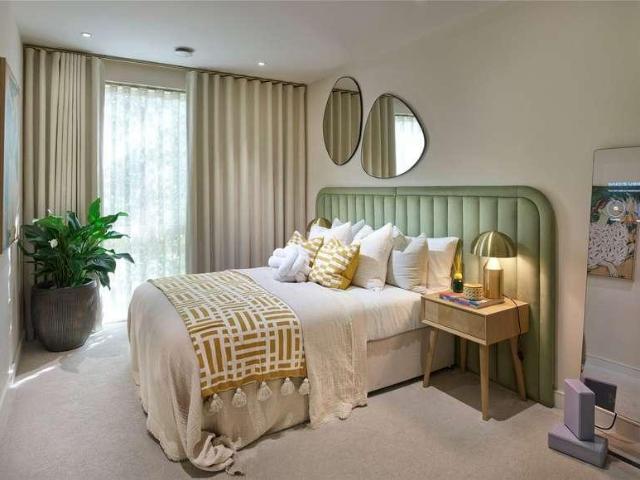 Flat for sale in London Borough of Ealing, Greater London